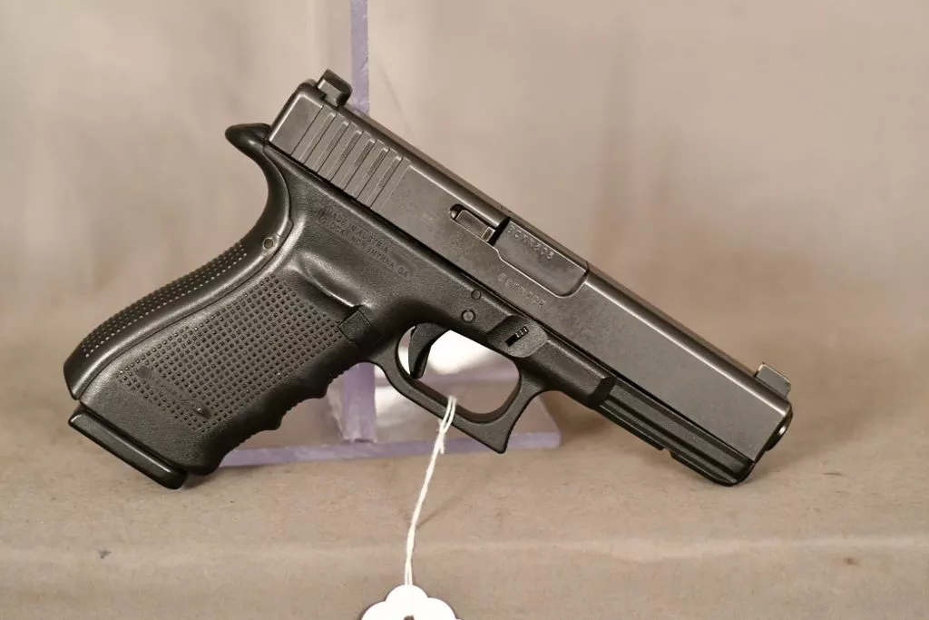 Glock 21 "Gen 4", .45 acp cal. auto pistol, Black, 4.6" barrel, Night sights, 6 mags, Box, Austria