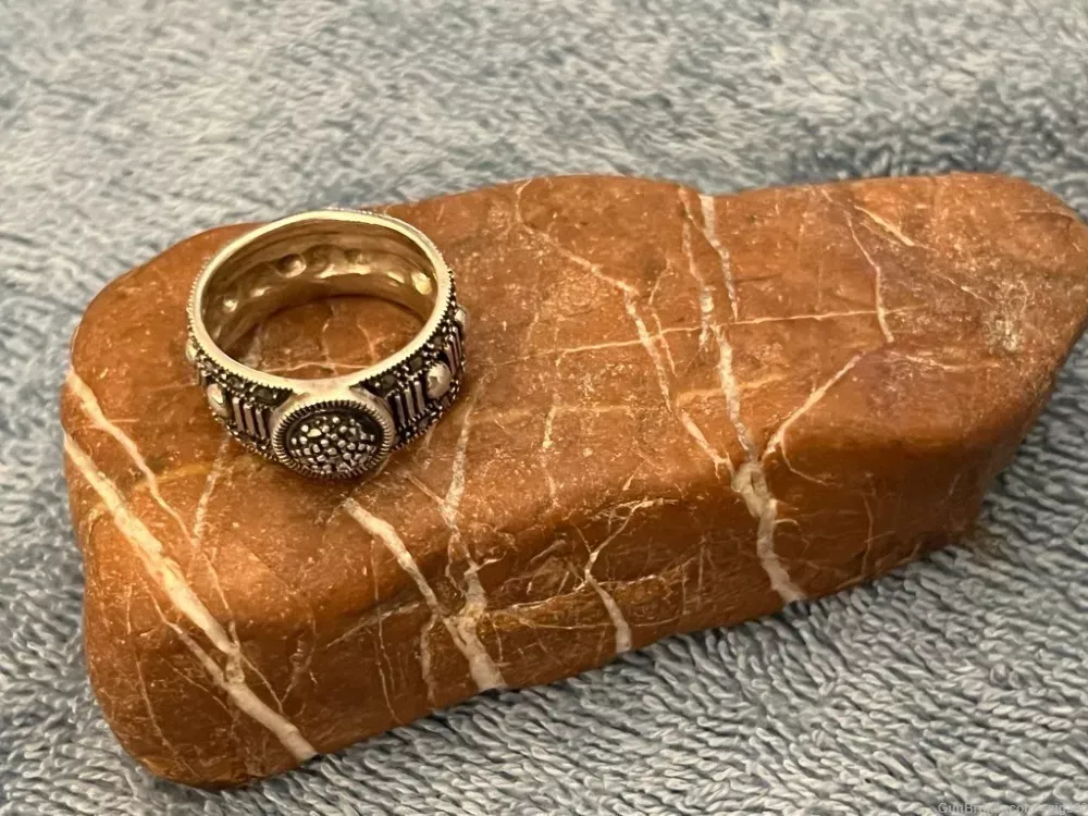 VINTAGE STERLING SILVER MARCASITE RING, 5 GRAMS